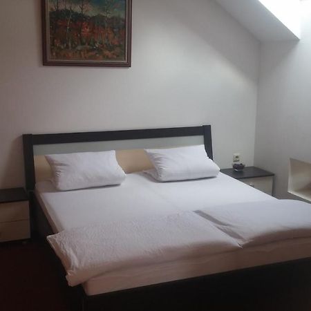 Central Apartman Sopron Ngoại thất bức ảnh