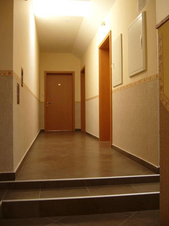 Central Apartman Sopron Ngoại thất bức ảnh