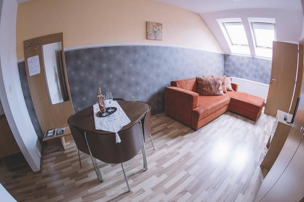 Central Apartman Sopron Ngoại thất bức ảnh